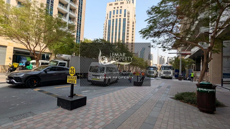 محل للإيجار في وسط المدينة || مناسب لمطعم أو حضانة أو صالة رياضية || على الشارع الرئيسي63621017577346111