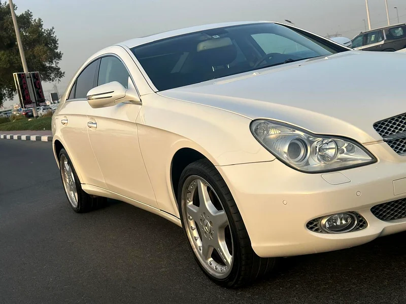 Mercedes Benz Cls550 V8 model 2009 fresh import japan p/white inside low kilometr 4grade 107000.km63488346637185112