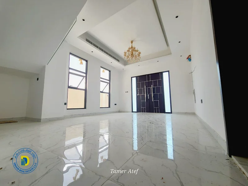 For sale, a 6-room villa with a roof, reg fees, electricity and water, AC in Al-Helio 2 , super deluxe finishing, freehold and bank financing63895953705602113