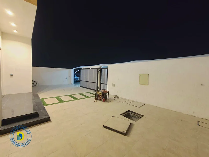 للبيع، فيلا حديثة مكونة من 3 غرف نوم في الحزيو 2. السعر يشمل رسوم التسجيل.63895953822593112