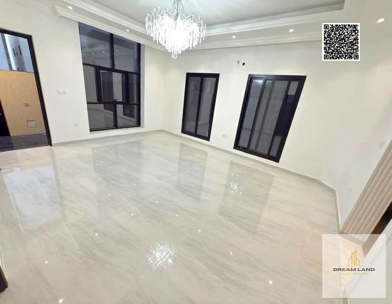 For sale, a villa in a prime location, 5 rooms, at a negotiable price, including registration fees and freehold ownership.63896859893505113
