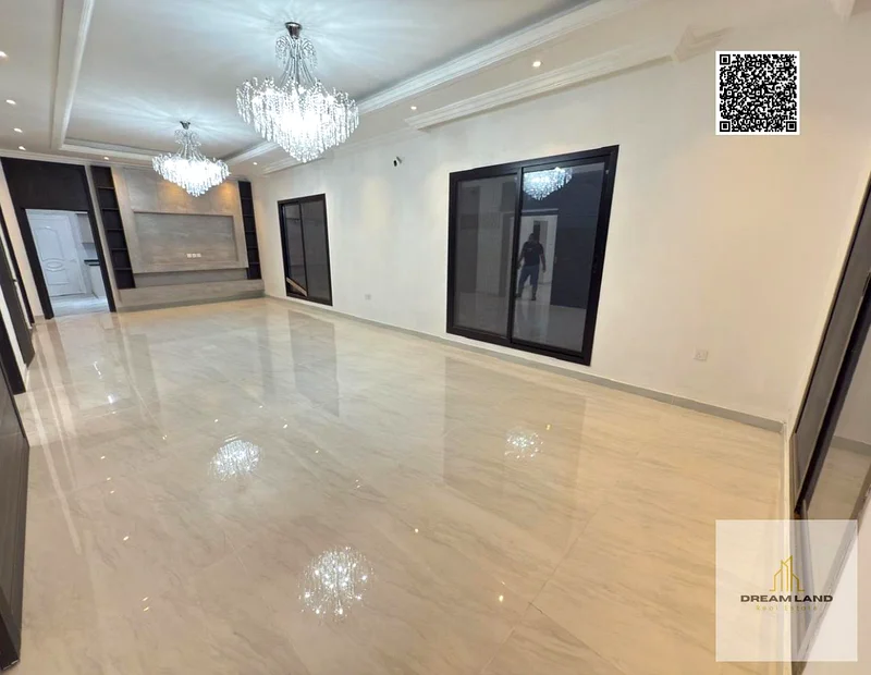 For sale, a villa in a prime location, 5 rooms, at a negotiable price, including registration fees and freehold ownership.63896859893505112