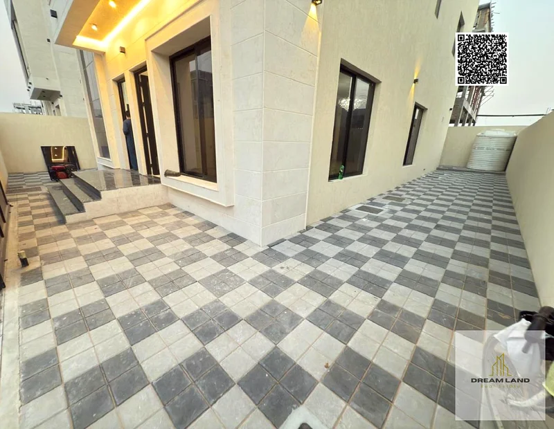 For sale, a villa in a prime location, 5 rooms, at a negotiable price, including registration fees and freehold ownership.63896859893505111