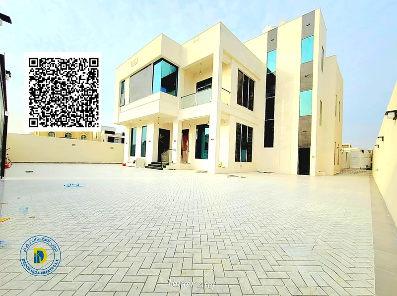 للبيع، فيلا كبيرة بمساحة 6300 قدم مربع في الروضة 1. السعر يشمل مصعدًا وتكييفًا مركزيًا.63874152824065110