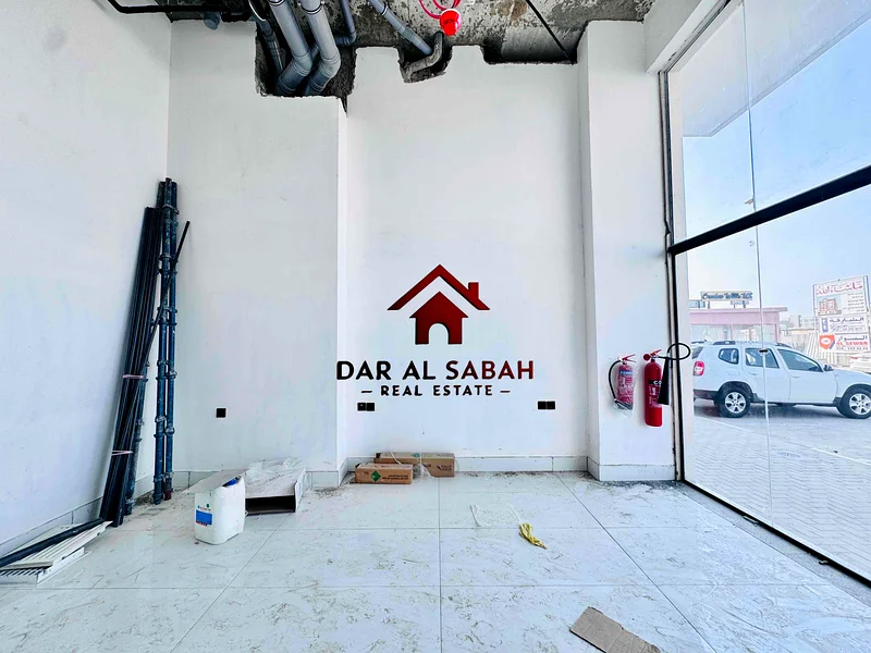 Prime location/1 month free/No deposit cash/6 cheque/cheap price shop with bathroom/On the Road63622988092417114
