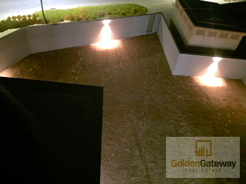 قطعة فريدة وكبيرة في الزاوية | جديدة بالكامل | غرفة خادمة63751406886786112