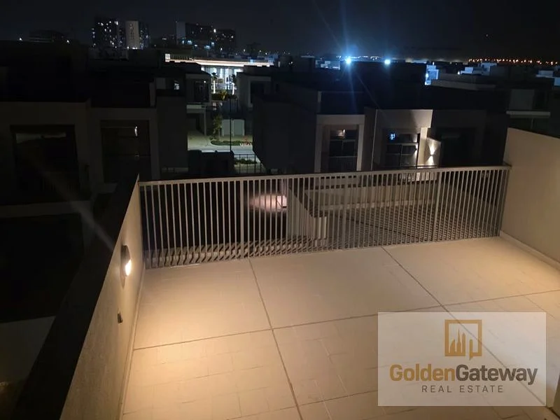 قطعة فريدة وكبيرة في الزاوية | جديدة بالكامل | غرفة خادمة63751406886786111