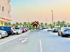 Specious locations/Frint of community/with washroom shop On the Road