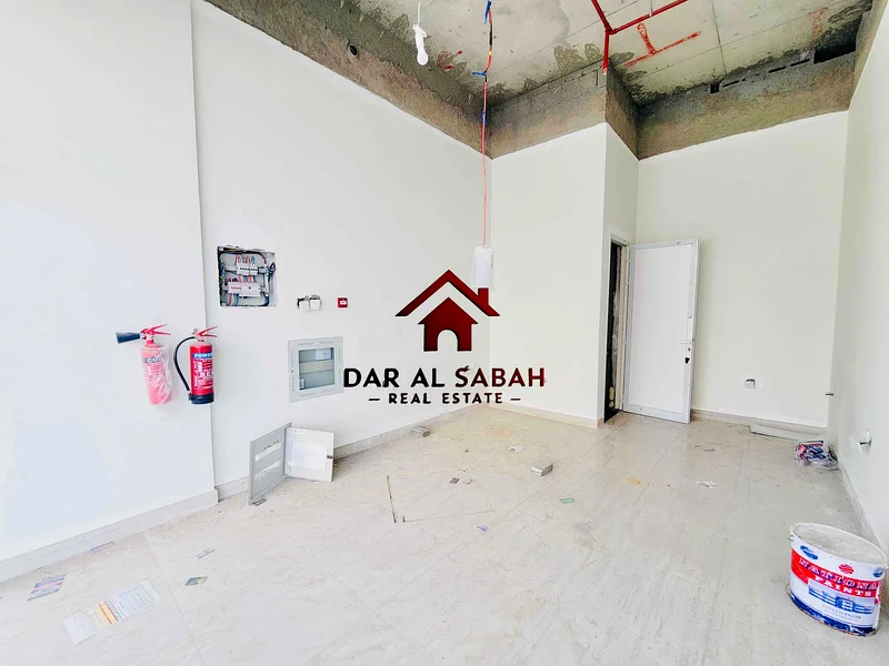 Specious locations/Frint of community/with washroom shop On the Road63622988066307114