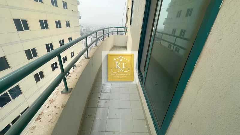 مكيف حر !! شقة كبيرة من غرفتي نوم !! شرفة كبيرة !! قريبة من المترو !! للعائلة فقط !!63745372058113111