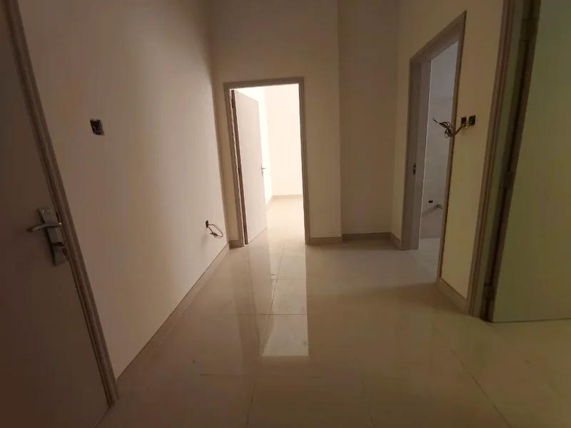 شقة جديدة بالكامل بغرفة نوم واحدة ومكيف مركزي في مبنى عائلي بالقرب من مطعم تشيناي بسعر 31 ألف63703083389955111