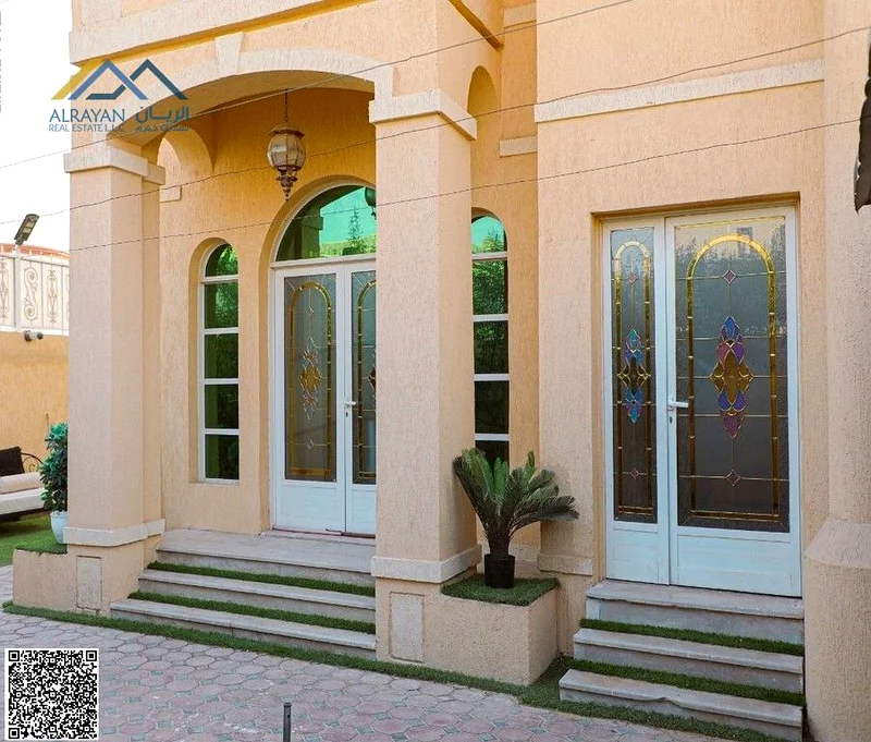 للبيع: فيلا فاخرة في موقع متميز - تشطيب ممتاز جدًا - مساحة بناء كبيرة - ملكية حرة، الجميرا 3، متضمنة الكهرباء، الماء،63879425119363111