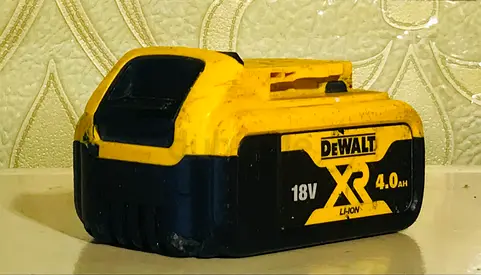 DEWALT 18V/4.0Ah BATTERY