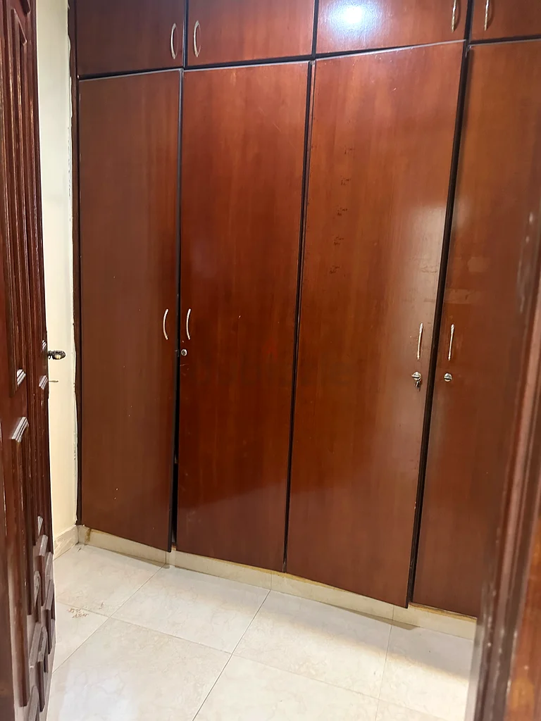 غرفة صغيرة منفصلة متاحة لشخص واحد63485853627777111