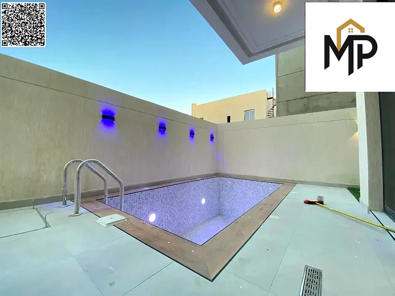 Villa for sale directly from the owner with a 20-meter front setback and a stone facade. The villa includes registration and ownership fees.63896979553665112