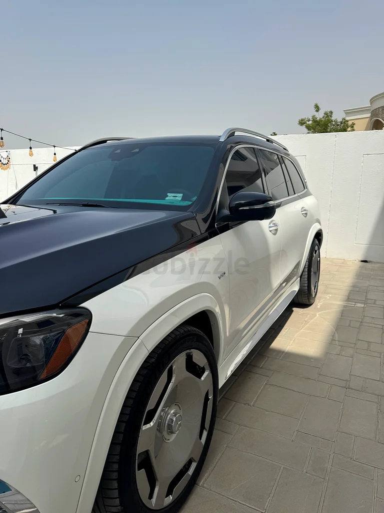 مرسيدس بنز GLS 450 لعام 2022 | طقم مايباخ | أسود وأبيض | مقصورة مخصصة بلون كحلي63613462897410112