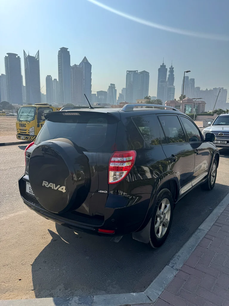Toyota RAV4 2012GCC AWD Limited Top option sunroof service history from ALFUTTAIM single lady driven63484694392450113