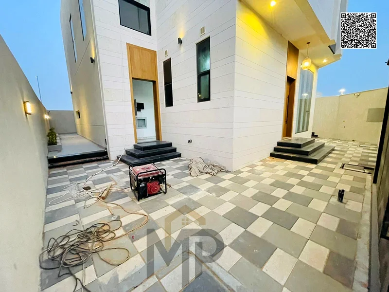 For sale, a corner villa in Al Helio 2 - Ajman, directly from the owner, in a prime location and excellent area. Registration fees included.63896979899137112