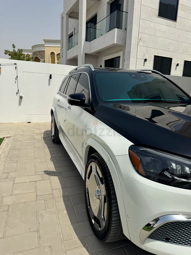 مرسيدس بنز GLS 450 لعام 2022 | طقم مايباخ | أسود وأبيض | مقصورة مخصصة بلون كحلي63613462897410111