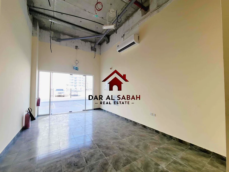 محل تجاري في موقع متميز/محل تجاري في مدخل المجتمع/محل تجاري على الشارع63622988074882114