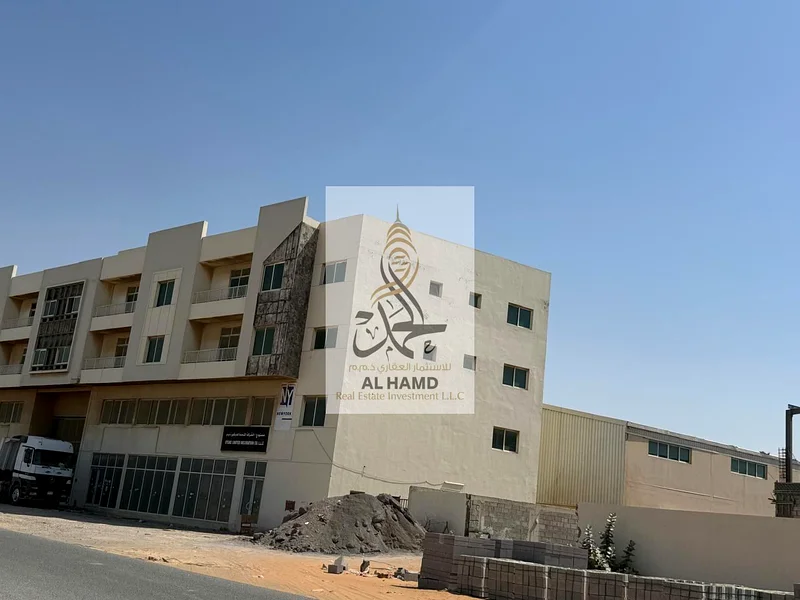للبيع مباشرة من المالك في مجمع صناعي مبنى G+m+2 وشيد على طريق أم الثوب الجديد الصناعي 80000 قدم مربع63822714717442111