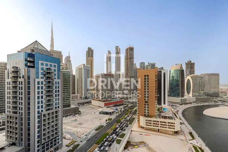 أسلوب حياة أنيق | إطلالة على القناة وبرج خليفة | واسع63790022946050110