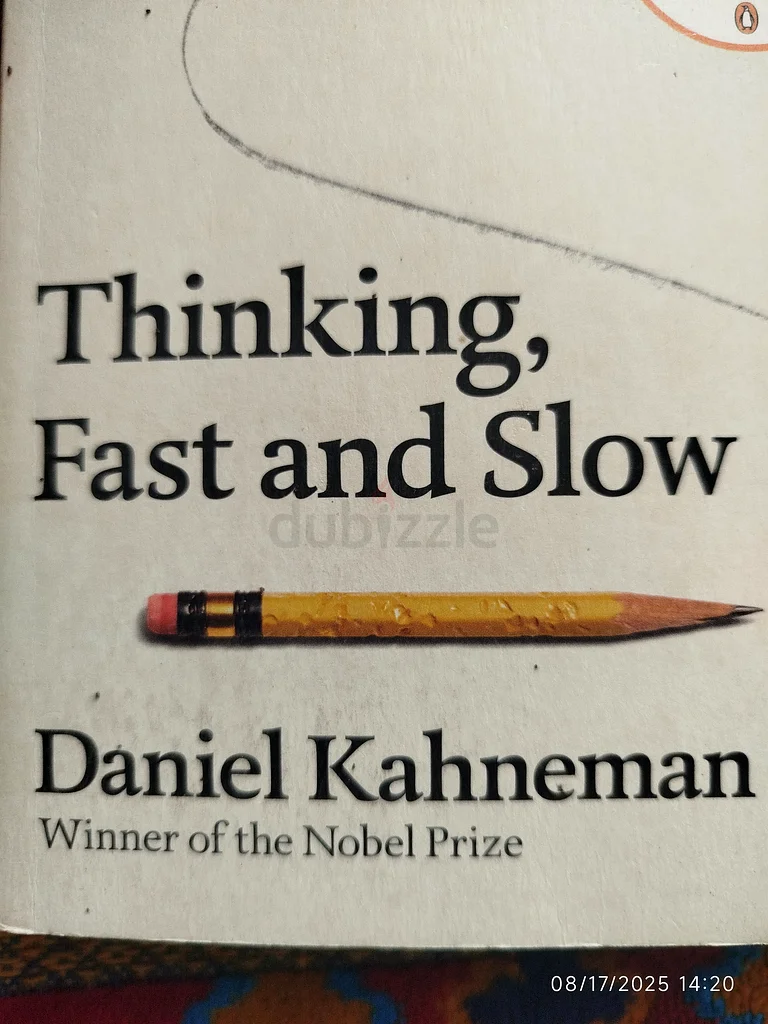 Daniel Kahneman S Thinking, Fast And Slow Book In The Bookshop - Foto 2