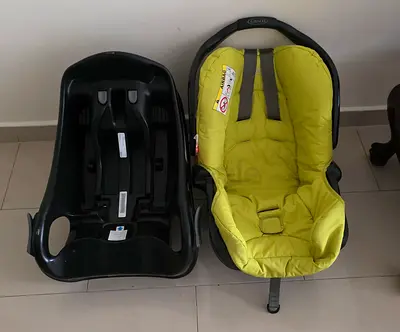 Safe  Stylish Infant Car Seat for Your Little One