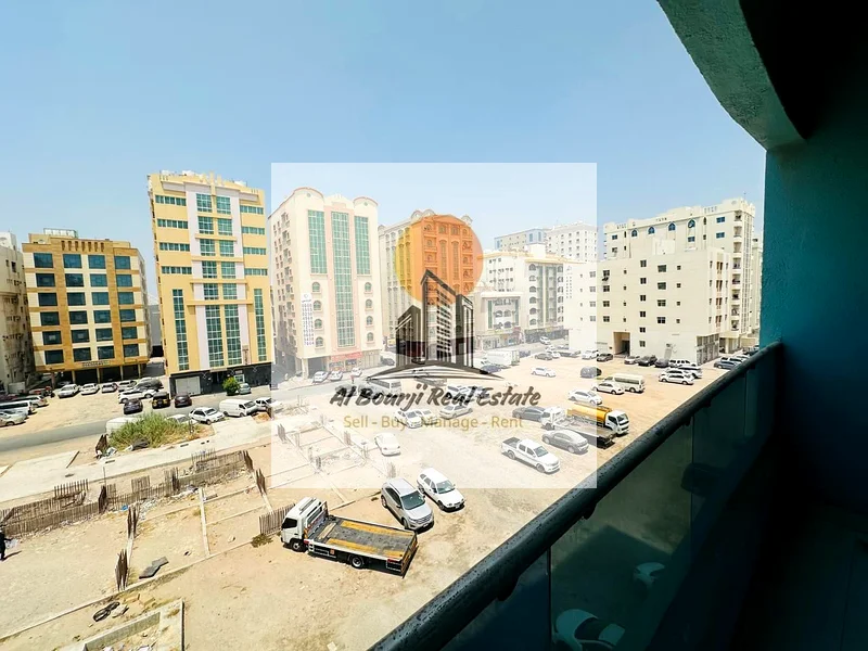 للإيجار الشهري، غرفتين وصالة، بالقرب من مدخل الشارقة63708147557890113