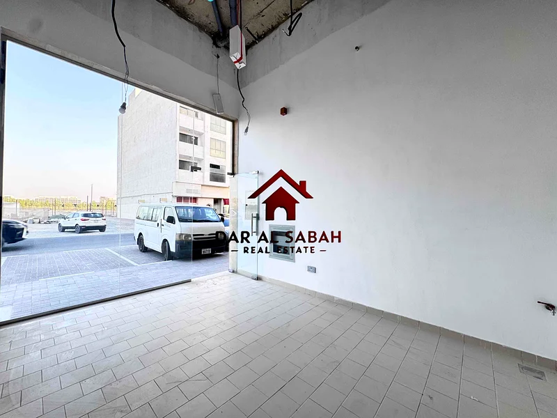 Prime location/On the Road building/Front of community63622988100483114