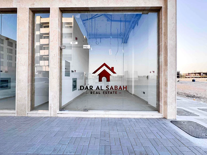Prime location/On the Road building/Front of community63622988100483111