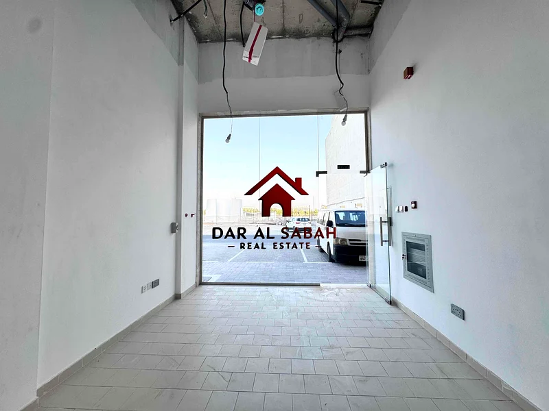 Prime location/On the Road building/Front of community63622988100483112