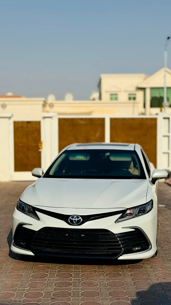 تويوتا كامري 2023 باللون الأبيض الزمردي63484601286147114