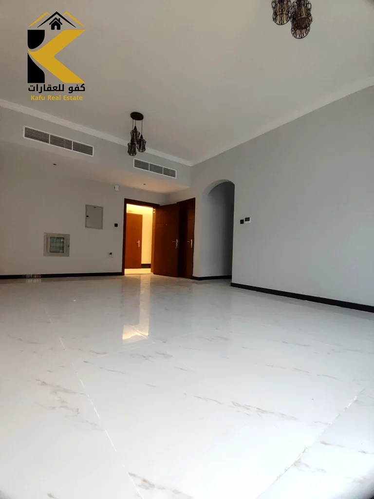شقة جديدة بالكامل من غرفة نوم واحدة مع صالة وتشطيبات فاخرة في موقع متميز63711781206787114