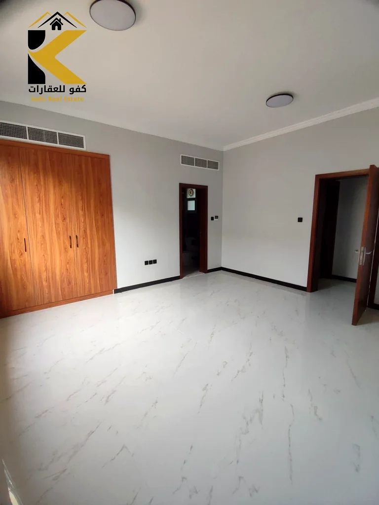شقة جديدة بالكامل من غرفة نوم واحدة مع صالة وتشطيبات فاخرة في موقع متميز63711781206787113