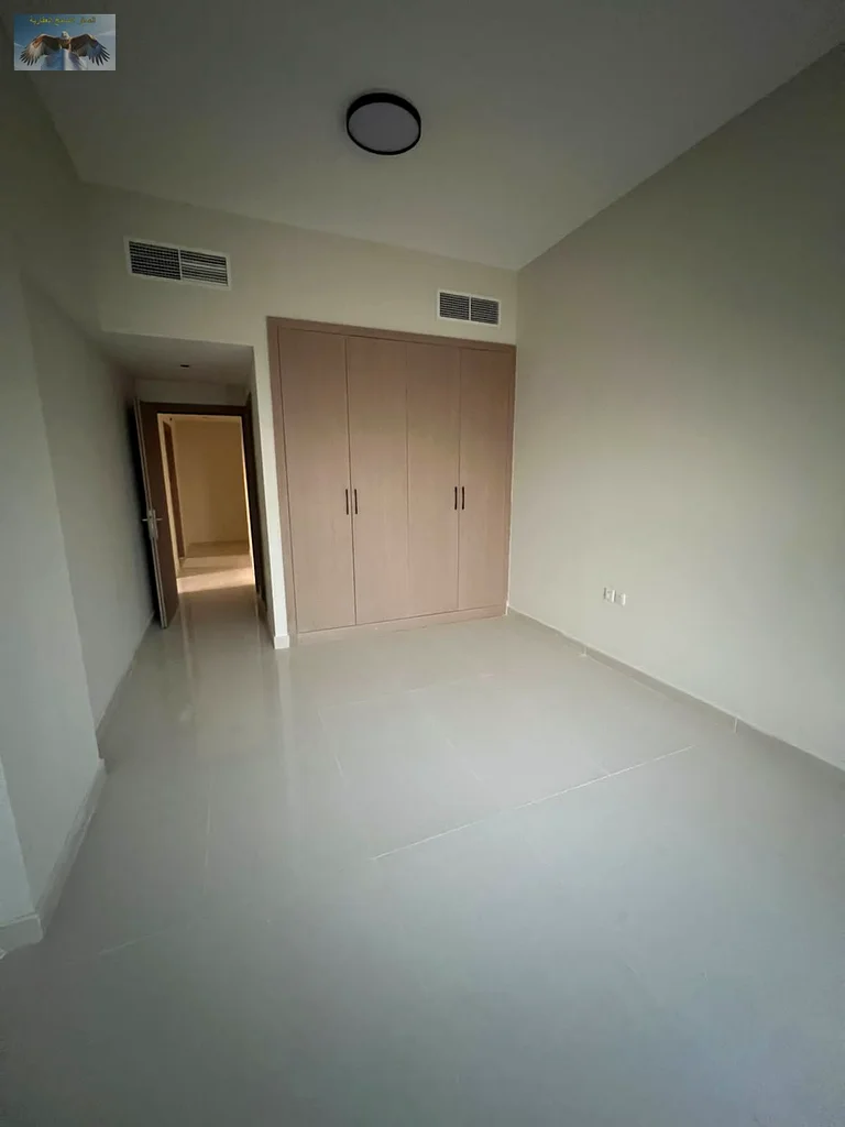 غرفة نوم واحدة للايجار لأول مرة في الجرف 3 🏢 مبنى جديد، تشطيبات فاخرة، تكييف مركزي، شرفة، حمامان، موقع متميز وتخطيط واسع 🌟63713884929923111