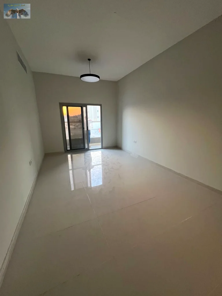 غرفة نوم واحدة للايجار لأول مرة في الجرف 3 🏢 مبنى جديد، تشطيبات فاخرة، تكييف مركزي، شرفة، حمامان، موقع متميز وتخطيط واسع 🌟63713884929923110