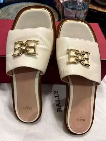 BALLY leather flats size 40.5 EUR