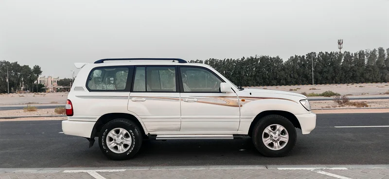Toyota Land cruiser Model 200763484473972099112