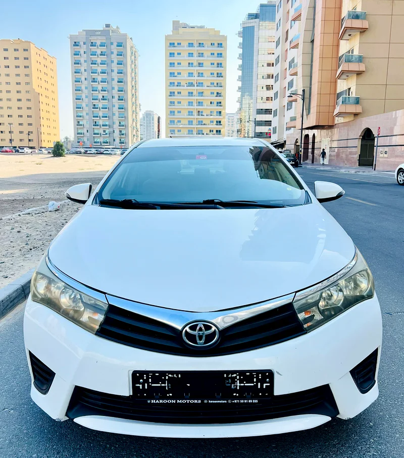 TOYOTA COROLLA 2.0 ENGINE 2015 MODEL WHITE GCC SPECS LESS KM REF.991263484505261187111