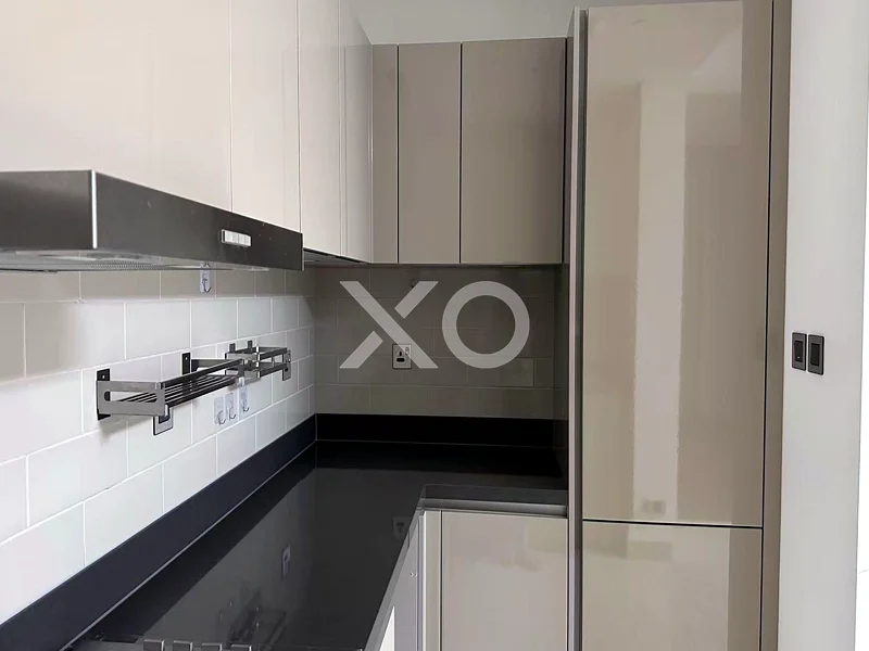 Investment | Studio | Bright & Spacious64017080486403112