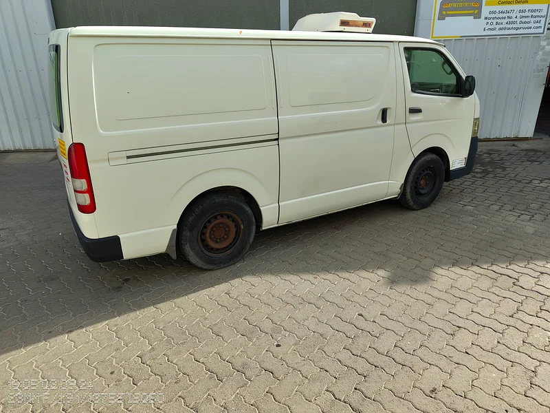 2014 TOYOTA HIACE CHILLER VAN - GCC - EXCELLENT CONDITION63484347847427114