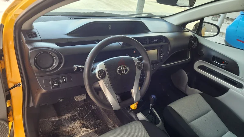 Toyota Prius C 2014 Gold 1.5L 463484220423041113