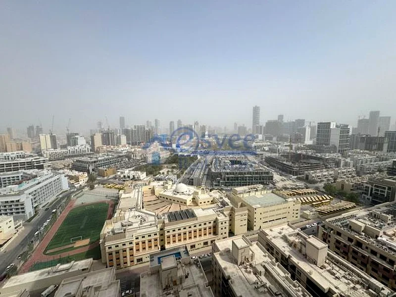 شقة مفروشة بأناقة بغرفة نوم واحدة للإيجار الفوري في برج بلوم بـ JVC63780354355329110