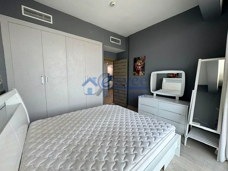 شقة مفروشة بأناقة بغرفة نوم واحدة للإيجار الفوري في برج بلوم بـ JVC63780354355329111