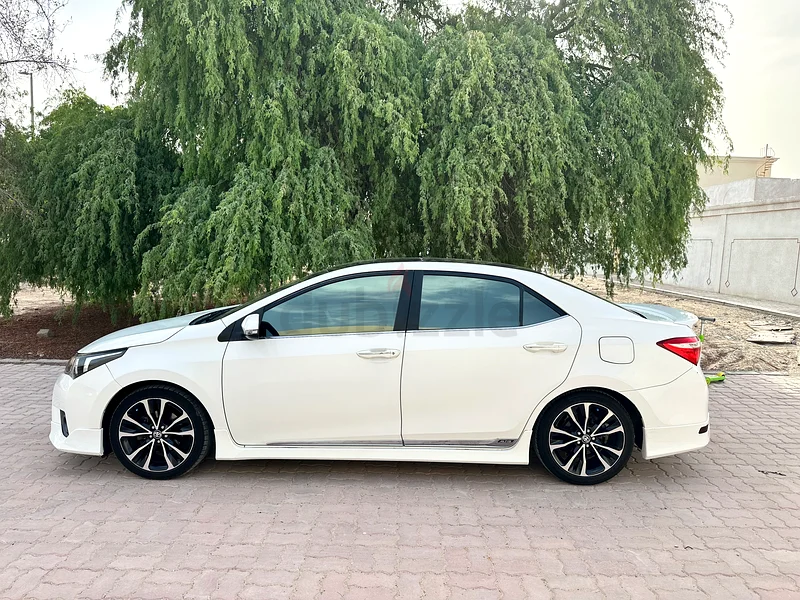 Toyota Corolla Altis 201563484505277314114