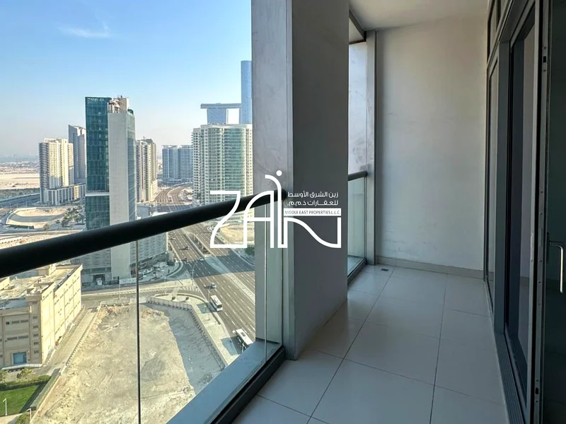 شقة في الطابق العالي بـ 3 غرف نوم وغرفة خادمة مع شرفة مزدوجة وإطلالة على المدينة63844021411713111
