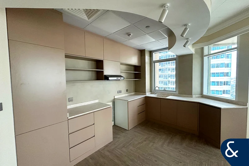 Large Layout | 2 Bedrooms | Upgraded unit63774611054721111