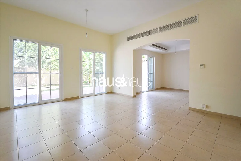 Well maintained 2M | Single Row | Maids | October63612102168066112