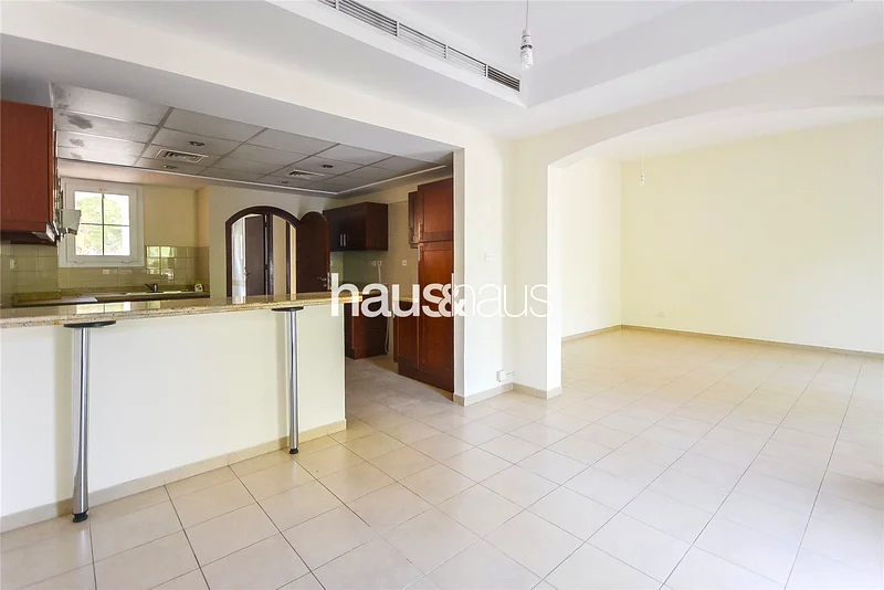 Well maintained 2M | Single Row | Maids | October63612102168066113